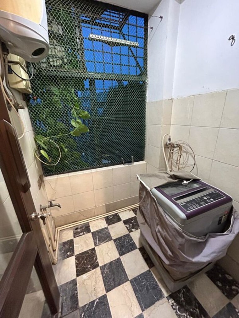 Team Area, kalkaji 3 Bedroom 1400 Sq.Ft. Builder Floor In Kalkaji Delhi 9857980