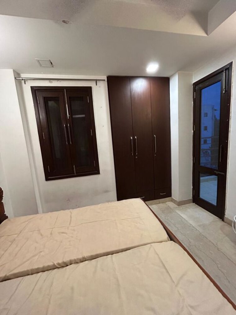 Room, kalkaji 3 Bedroom 1400 Sq.Ft. Builder Floor In Kalkaji Delhi 9857980