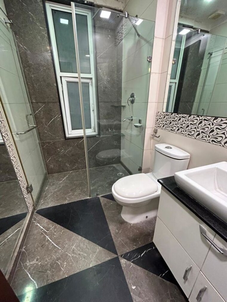 Bathroom, kalkaji 3 Bedroom 1400 Sq.Ft. Builder Floor In Kalkaji Delhi 9857980