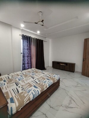 Bedroom in 3 BHK Builder Floor at Sector 38 – for Rent