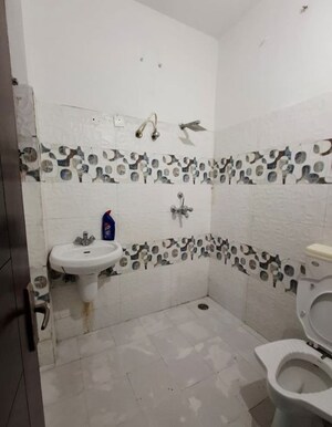 Bathroom in 2 BHK Apartment at Pir Machalla – for Rent