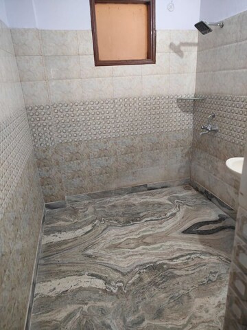 Bathroom in 2.5 BHK Builder Floor at RWA Residential Society Sector 46, Sector 46 – for Rent
