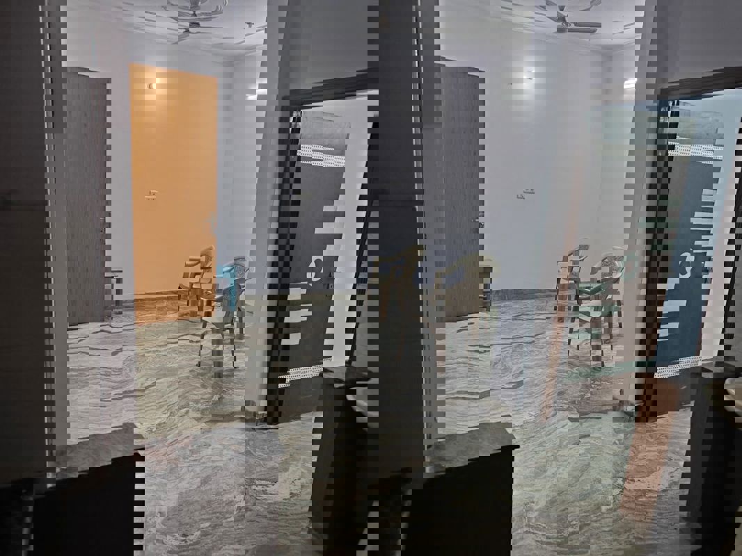 2.5 BHK Builder Floor For Rent in RWA Residential Society Sector 46