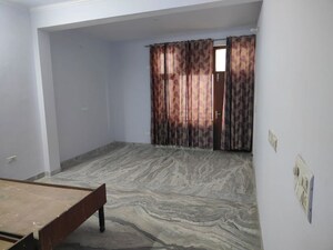 Room in 2.5 BHK Builder Floor at RWA Residential Society Sector 46, Sector 46 – for Rent