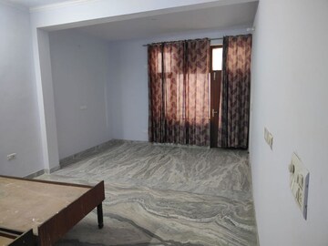 Room in 2.5 BHK Builder Floor at RWA Residential Society Sector 46, Sector 46 – for Rent