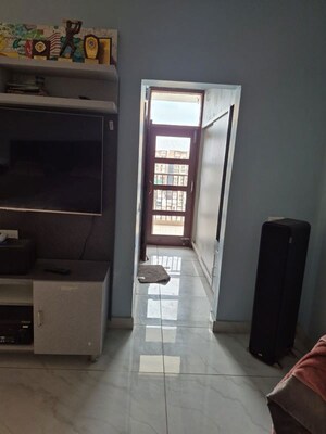 Room in 3 BHK Apartment at Dhakoli – for Rent