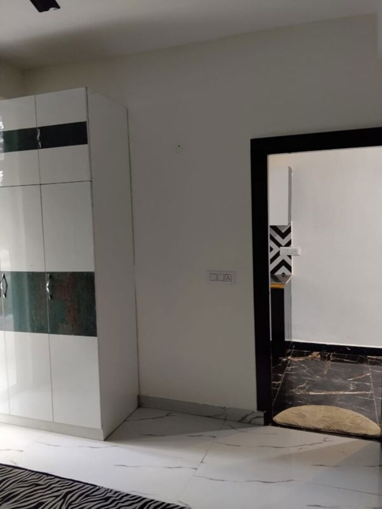 Room, sunshine-apartments-sector-73 2 Bedroom 1030 Sq.Ft. Builder Floor In Sector 73 Noida 9858932