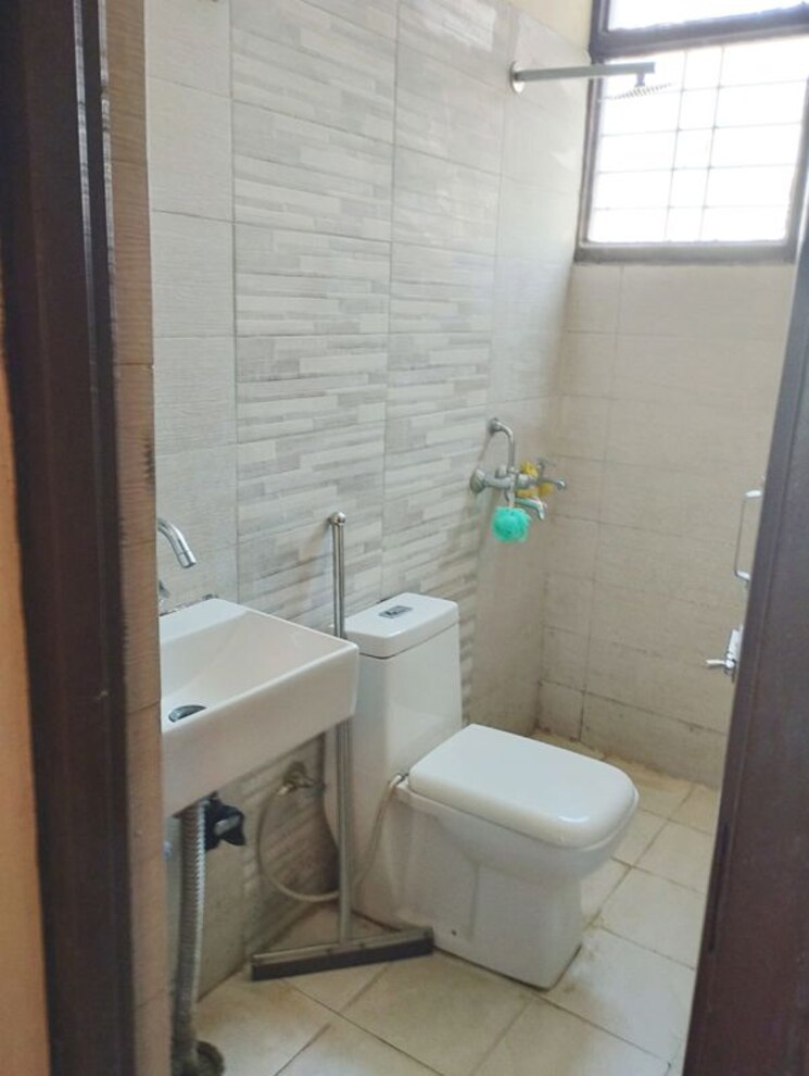 Bathroom, dhakoli 2 Bedroom 1000 Sq.Ft. Builder Floor In Dhakoli Zirakpur 9858942