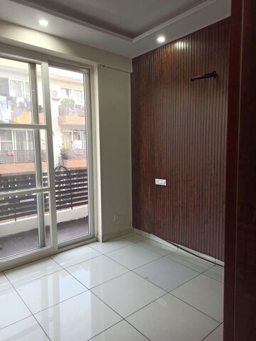 Room in 3 BHK Builder Floor at Ghazipur – for Sale