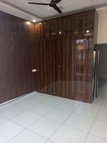 Room in 3 BHK Builder Floor at Ghazipur – for Sale