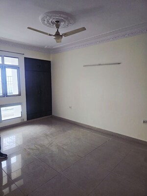 Room in 2.5 BHK Apartment at Assotech The Nest, Sain Vihar – for Rent