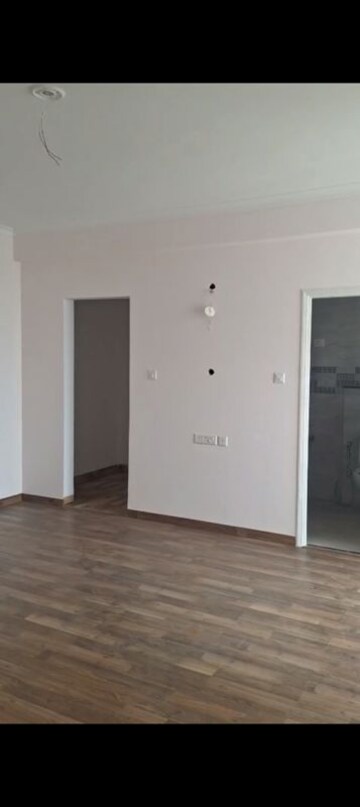 Room in 2 BHK Apartment at Ansal Sushant Golf city, Sushant Golf City – for Sale