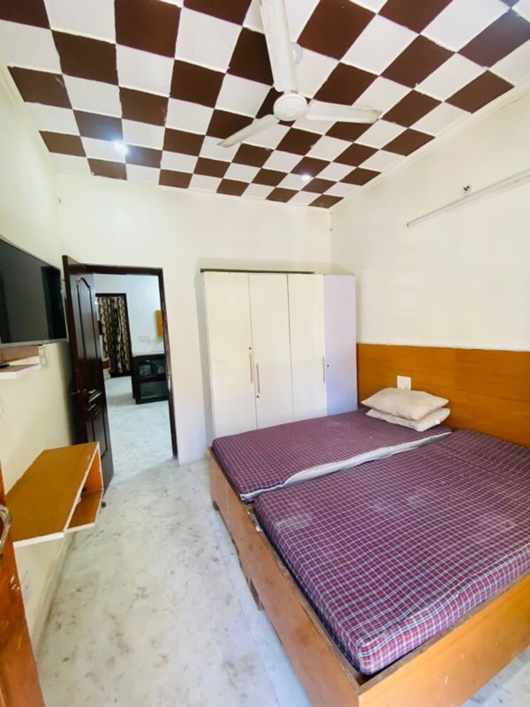 Bedroom, rwa-residential-society-sector-46 3 Bedroom 200 Sq.Yd. Builder Floor In Sector 46 Gurgaon 9859002