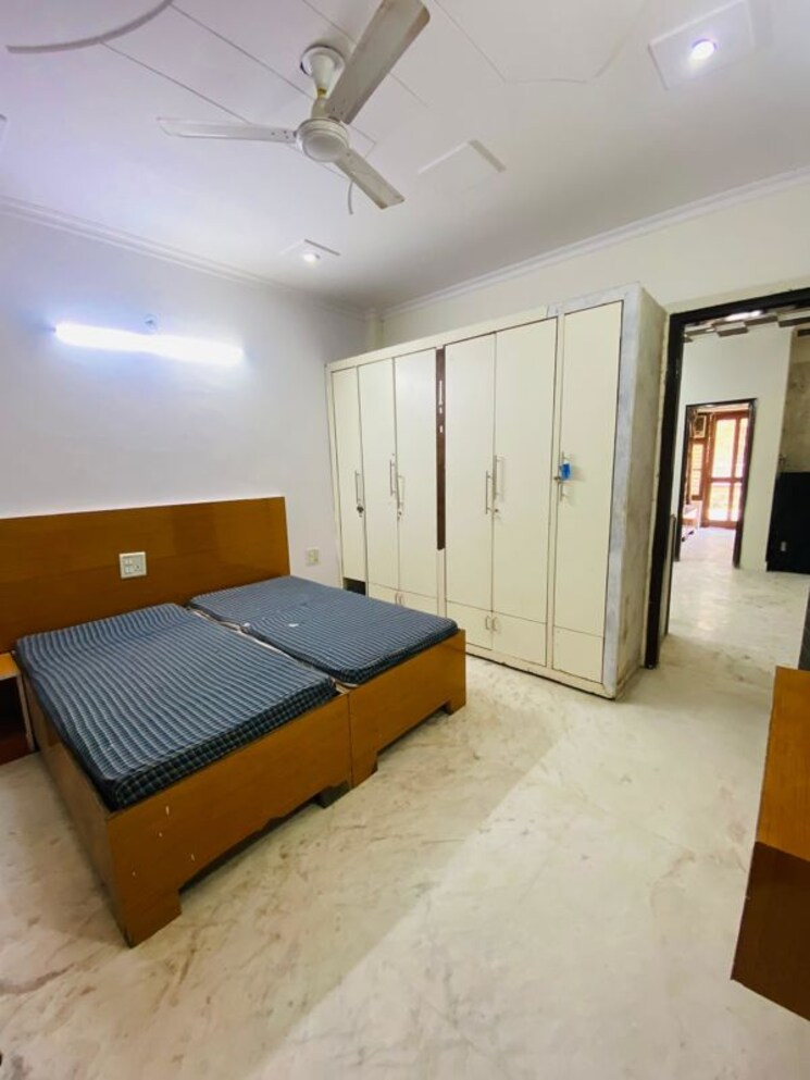 Bedroom, rwa-residential-society-sector-46 3 Bedroom 200 Sq.Yd. Builder Floor In Sector 46 Gurgaon 9859002