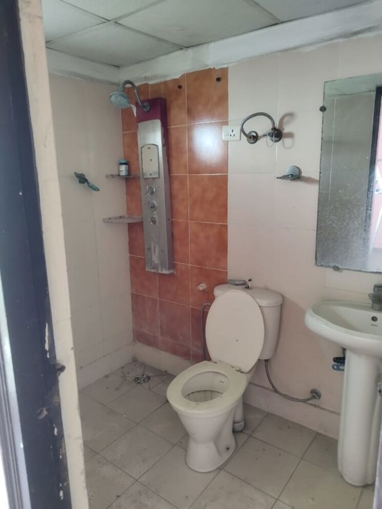 Bathroom, saviour-greenisle 3 Bedroom 1600 Sq.Ft. Apartment In Sain Vihar Ghaziabad 8197683