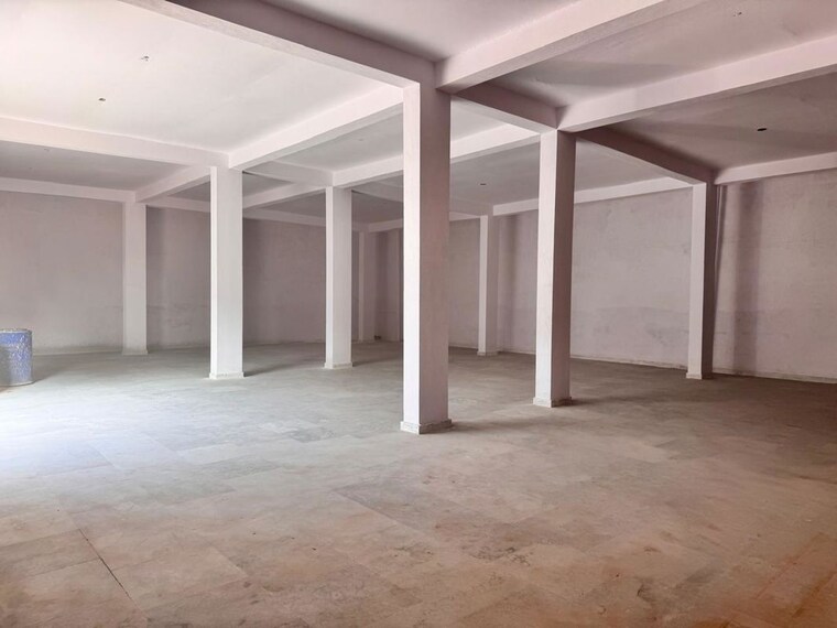 Room, sector 128 Commercial Warehouse 3000 Sq.Ft. In Sector 128 Noida 9859230