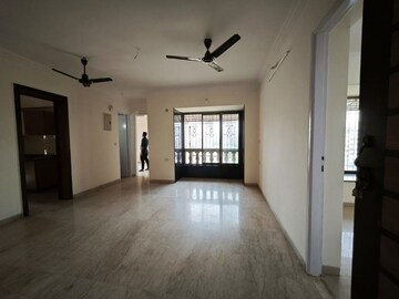 Room in 2 BHK Apartment at Kukreja Residency, Chembur – for Rent