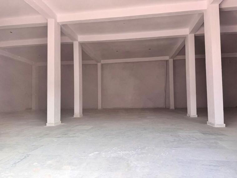 Room, sector 128 Commercial Warehouse 6000 Sq.Ft. In Sector 128 Noida 9859355