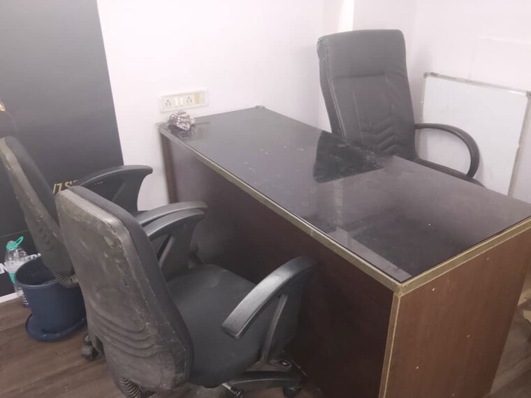 Team Area, om-heera-panna-mall Commercial Office Space 200 Sq.Ft. In Andheri West Mumbai 9858160