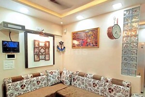 Living Room in 1.5 BHK Apartment at Shapoorji Pallonji Sarova, Kandivali East – for Sale