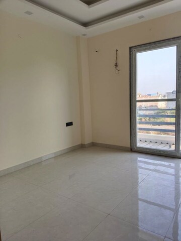 Room in 2 BHK Apartment at Apex Our Homes, Sector 37c – for Rent
