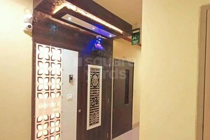 Furnished Amenities in 1.5 BHK Apartment at Shapoorji Pallonji Sarova, Kandivali East – for Sale