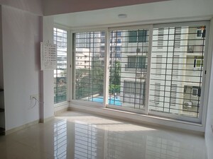 Room in 3 BHK Apartment at DLH Orchid, Andheri West – for Rent