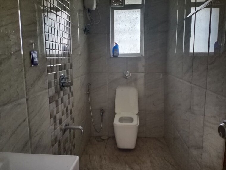 Bathroom, dlh-orchid 3 Bedroom 1350 Sq.Ft. Apartment In Andheri West Mumbai 9855815