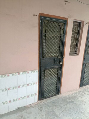 Room in 1 BHK Builder Floor at Shyam Park Extension – for Rent