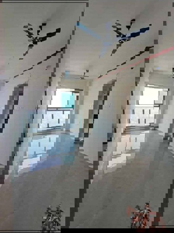 2 BHK + Extra Room Apartment For Rent in Sheth Irene