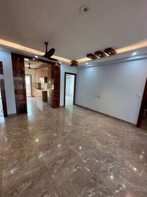 Room in 3 BHK Apartment at Ansal API Esencia, Sector 67 – for Rent