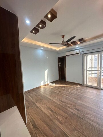 Room in 3 BHK Apartment at Ansal API Esencia, Sector 67 – for Rent