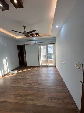 Room in 3 BHK Apartment at Ansal API Esencia, Sector 67 – for Rent