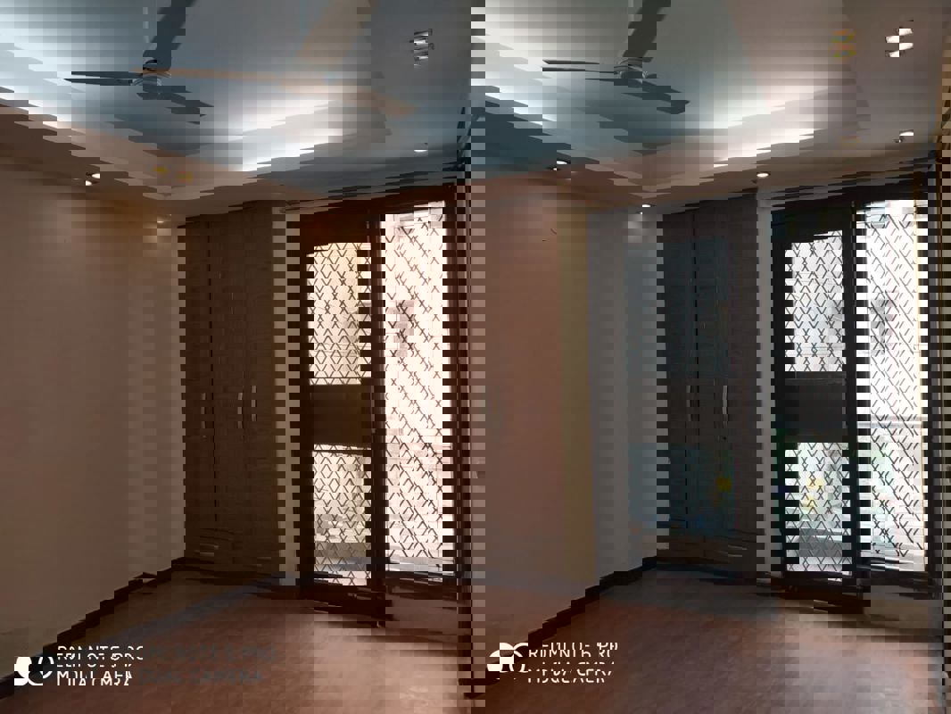 4 BHK + Servant Room Builder Floor For Sale in Lajpat Nagar II