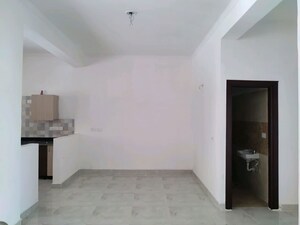 Room in 3 BHK Villa at Noida Central – for Sale