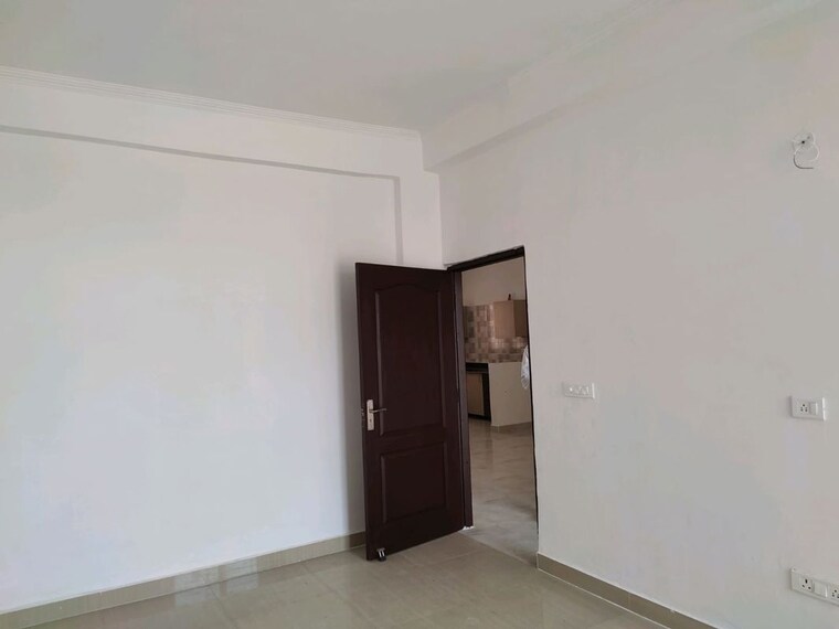 Room, noida central 3 Bedroom 2530 Sq.Ft. Villa In Noida Central Noida 9859814