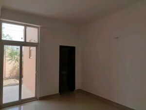 Room in 3 BHK Villa at Noida Central – for Sale