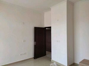Room in 3 BHK Villa at Noida Central – for Sale