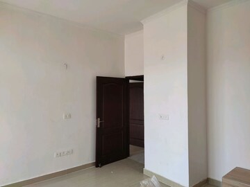 Room in 3 BHK Villa at Noida Central – for Sale
