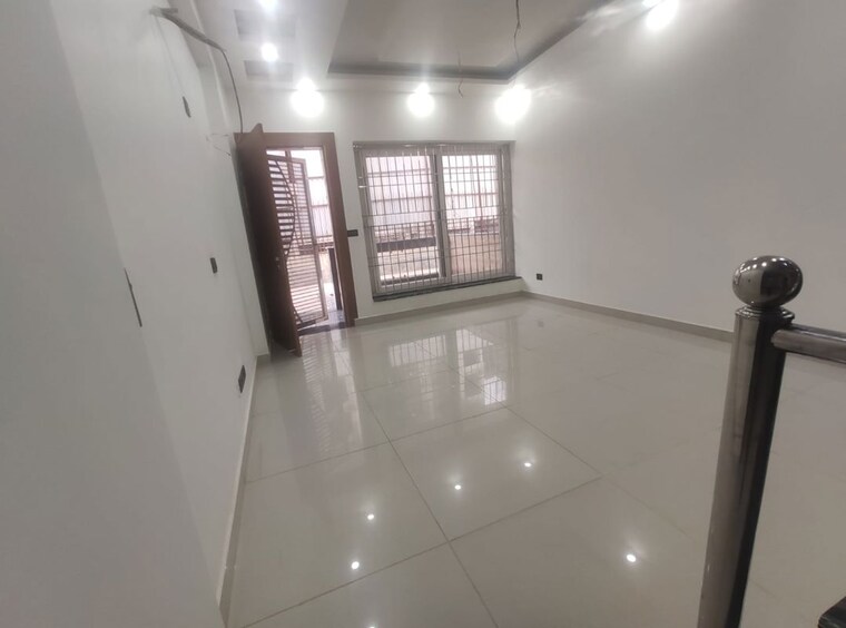 Room, noida central 3 Bedroom 2530 Sq.Ft. Villa In Noida Central Noida 9859814