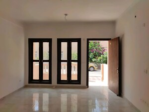 Room in 3 BHK Villa at Noida Central – for Sale