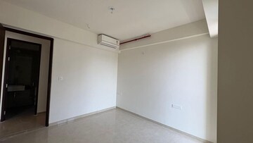 Room in 2 BHK Apartment at Indiabulls One Indiabulls, Pokhran Road No Two – for Rent
