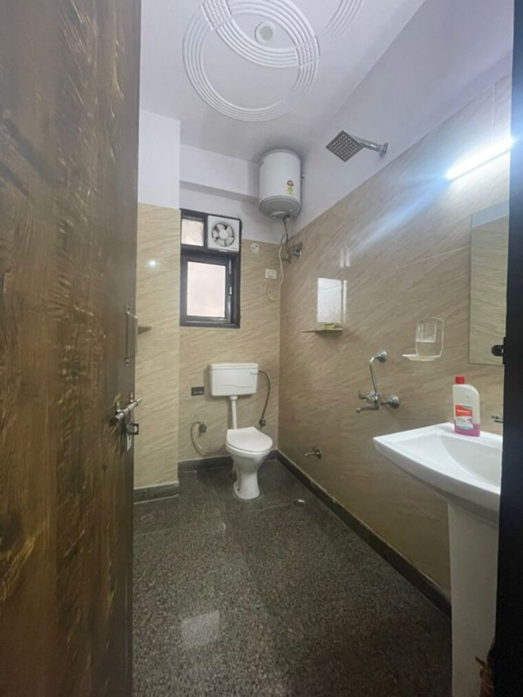Bathroom, chattarpur 2 Bedroom 900 Sq.Ft. Builder Floor In Chattarpur Delhi 9860027