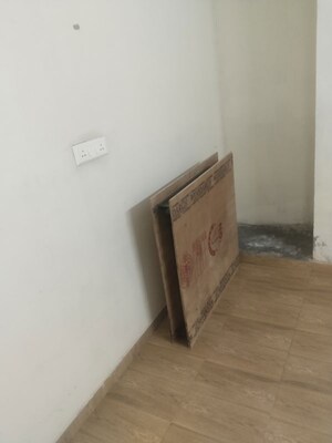 Room in 3 BHK Apartment at Auric City Homes, Sector 82 – for Rent