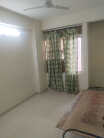 Room in 3 BHK Apartment at Auric City Homes, Sector 82 – for Rent
