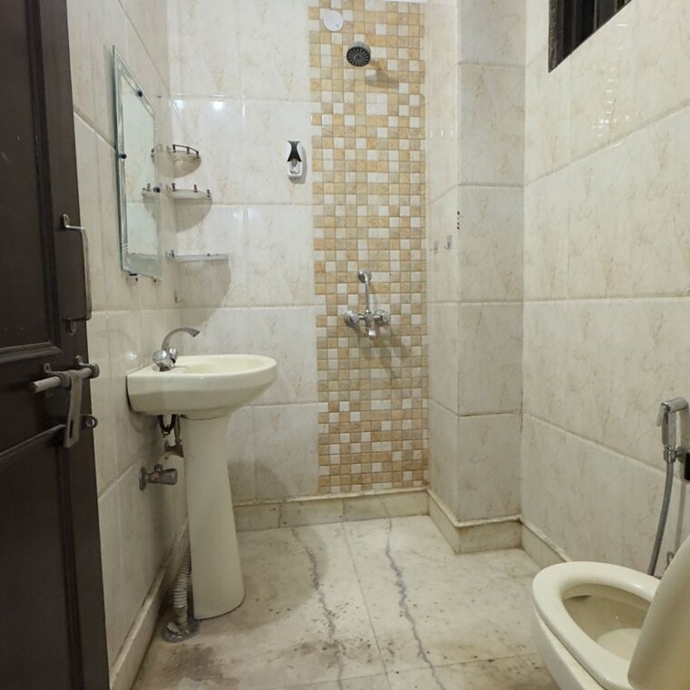 Bathroom, chattarpur 1 Bedroom 450 Sq.Ft. Apartment In Chattarpur Delhi 9860121