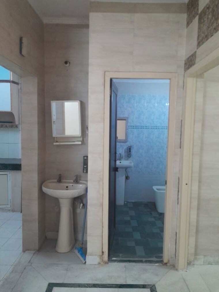 Bathroom, apex-india-moon-city 2.5 Bedroom 1000 Sq.Ft. Builder Floor In Ahinsa Khand 2 Ghaziabad 9860185
