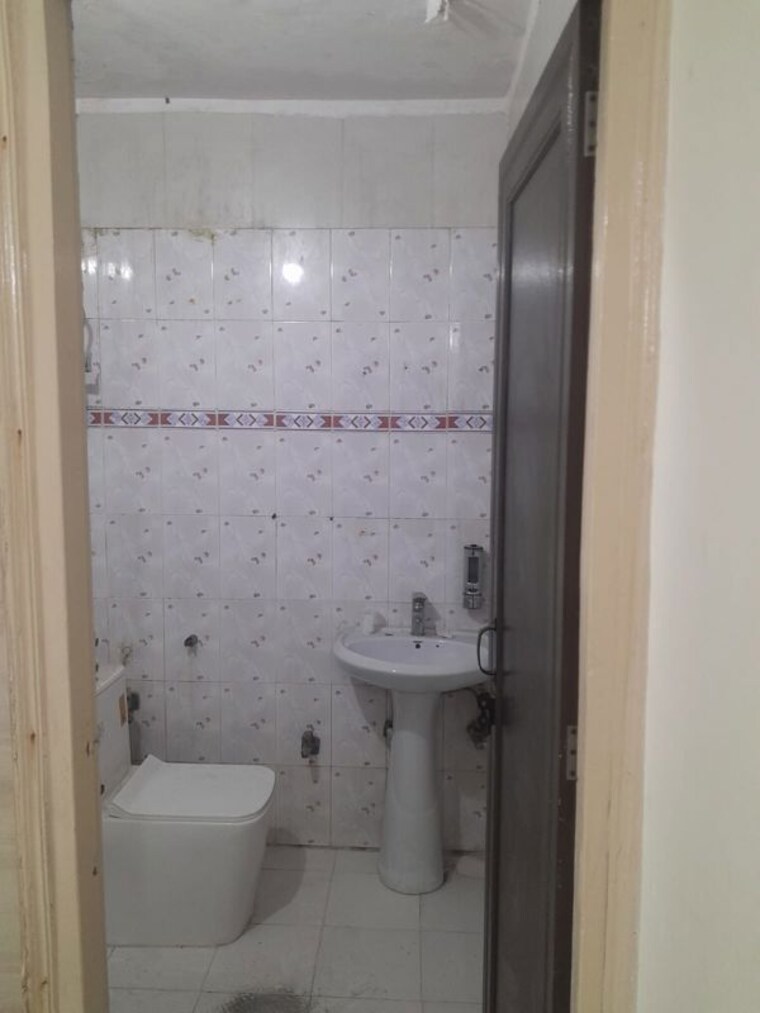 Bathroom, apex-india-moon-city 2.5 Bedroom 1000 Sq.Ft. Builder Floor In Ahinsa Khand 2 Ghaziabad 9860185