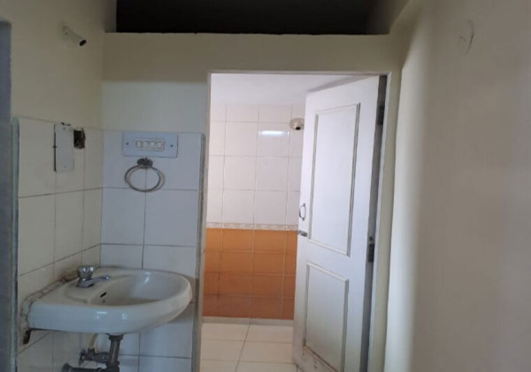 Bathroom, kavesar 1 Bedroom 445 Sq.Ft. Builder Floor In Kavesar Thane 9860018