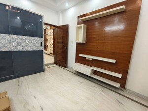 Room in 3 BHK Apartment at Niti Khand I – for Rent